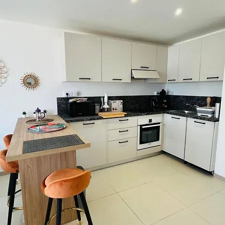 A - 2 Pieces, Climatisation, Parking, Proche - Fr-1-63-360 Apartment